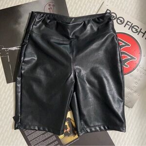 Black leather biker shorts🤍